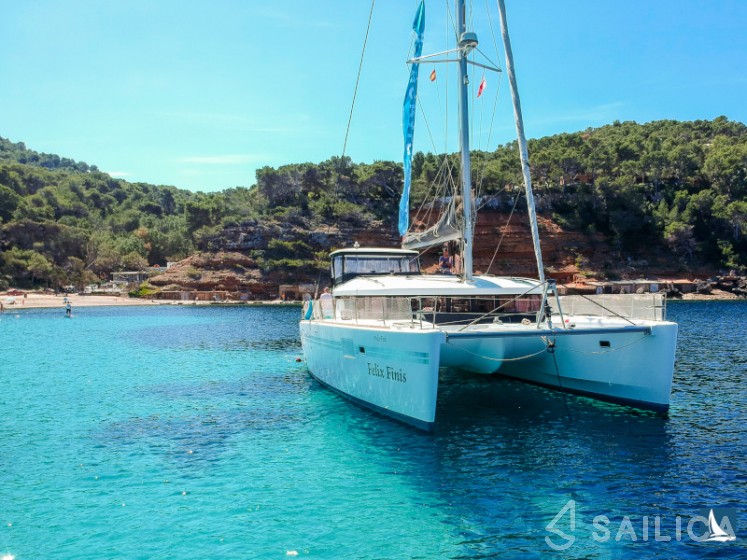 Lagoon 450 Sport - Yacht Charter Sailica
