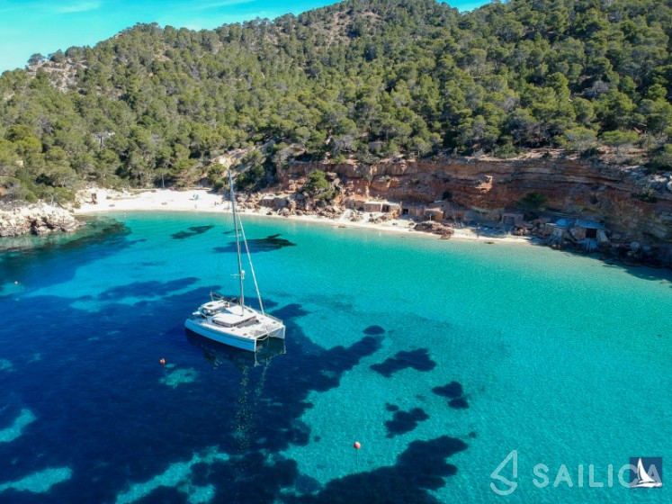 Lagoon 450 Sport - Yacht Charter Sailica