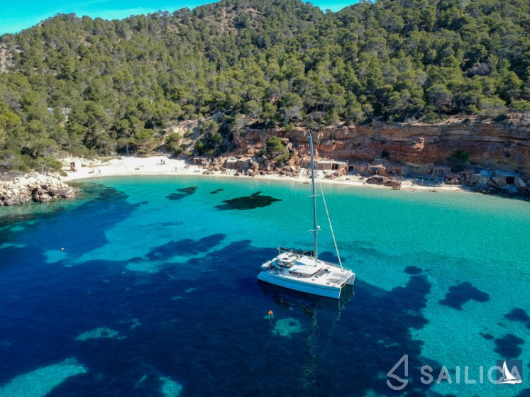 Lagoon 450 Sport - Yacht Charter Sailica