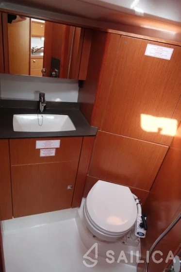 Bavaria 41 Cruiser - Yacht Charter Sailica