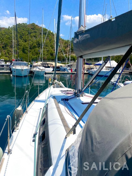 Oceanis 34 - Yacht Charter Sailica