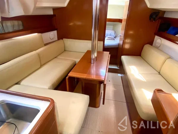 Oceanis 34 - Yacht Charter Sailica