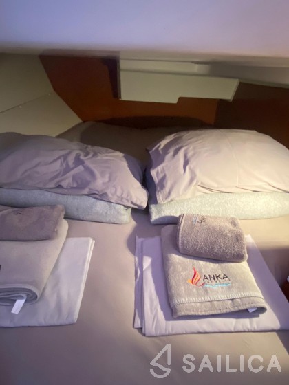 Oceanis 34 - Yacht Charter Sailica