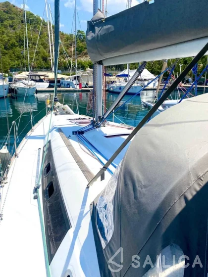 Oceanis 34 - Yacht Charter Sailica