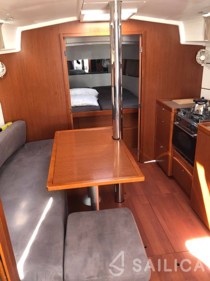 Oceanis 38.1 - Yacht Charter Sailica