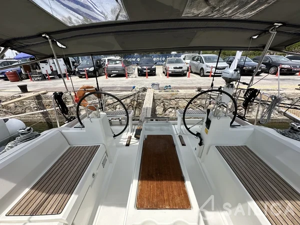 Oceanis 38.1 - Yacht Charter Sailica