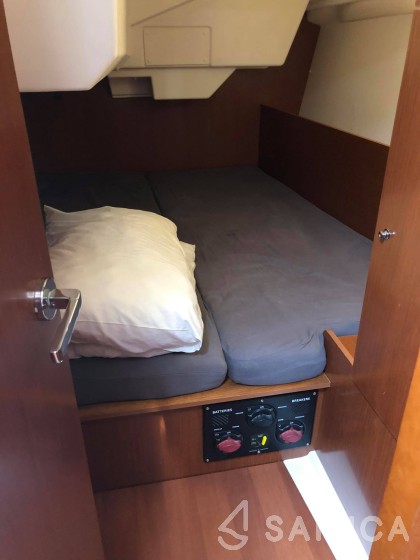 Oceanis 38.1 - Yacht Charter Sailica