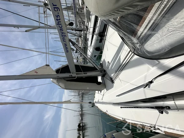 Oceanis 38.1 - Yacht Charter Sailica