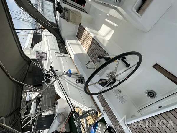 Oceanis 38.1 - Yacht Charter Sailica