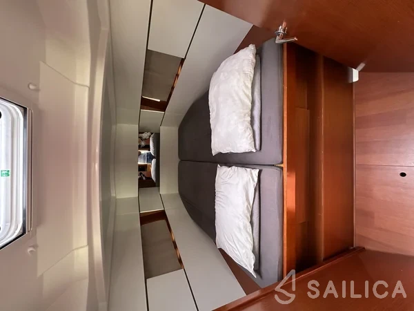 Oceanis 38.1 - Yacht Charter Sailica