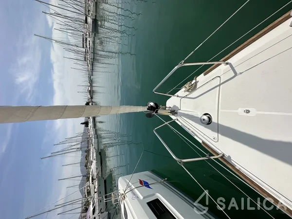 Oceanis 38.1 - Yacht Charter Sailica