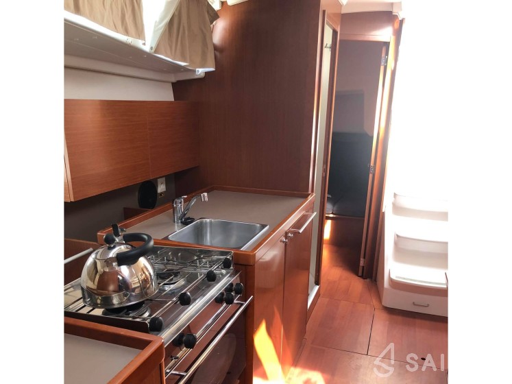 Oceanis 38.1 - Yacht Charter Sailica