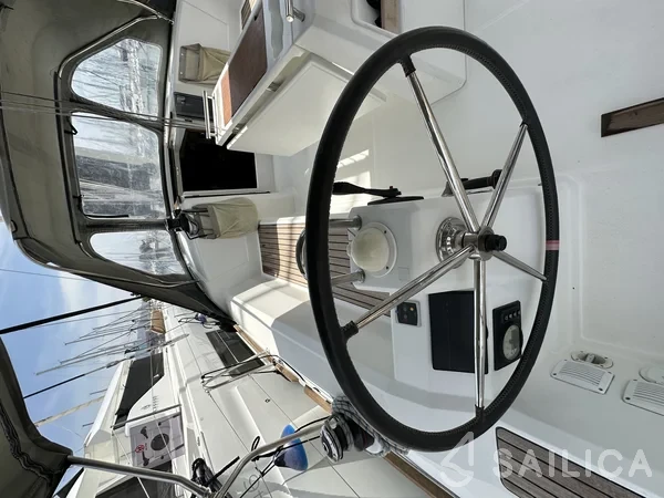 Oceanis 38.1 - Yacht Charter Sailica