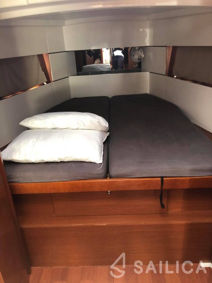 Oceanis 38.1 - Yacht Charter Sailica