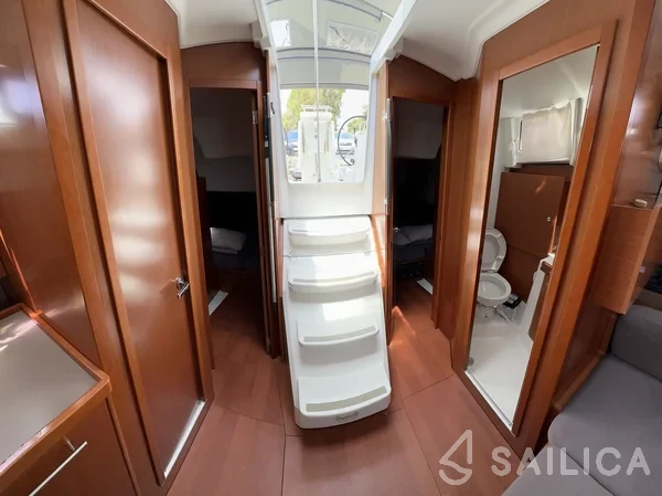 Oceanis 38.1 - Yacht Charter Sailica