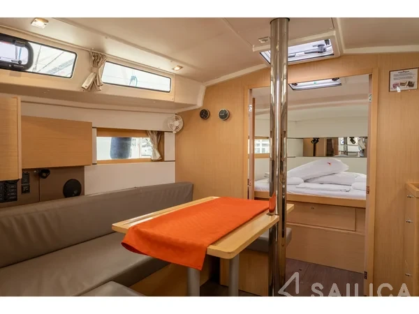 Oceanis 38.1 - Yacht Charter Sailica