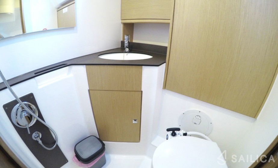 Bavaria 46 Cruiser - Yacht Charter Sailica