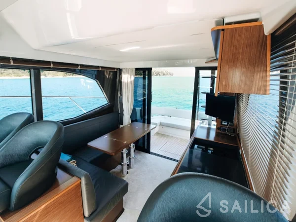 Bavaria R40 - Yacht Charter Sailica