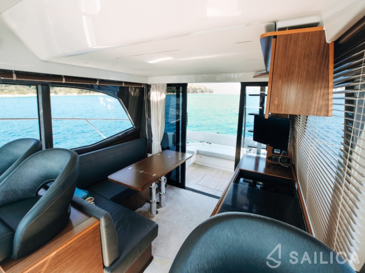 Bavaria R40 - Yacht Charter Sailica