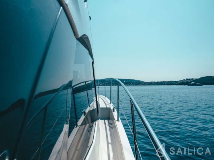 Bavaria R40 - Yacht Charter Sailica