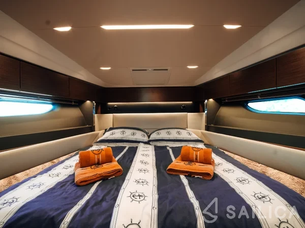 Bavaria R40 - Yacht Charter Sailica