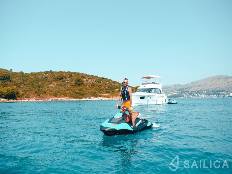 Bavaria R40 - Yacht Charter Sailica