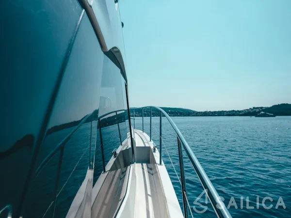 Bavaria R40 - Yacht Charter Sailica