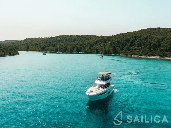 Bavaria R40 - Yacht Charter Sailica