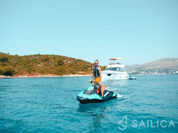 Bavaria R40 - Yacht Charter Sailica