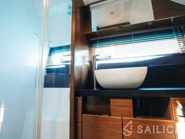 Bavaria R40 - Yacht Charter Sailica