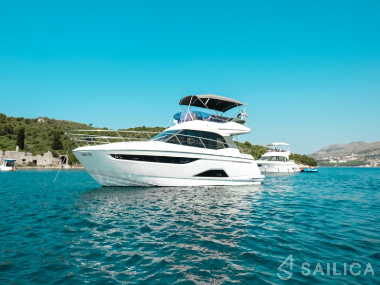 Bavaria R40 - Yacht Charter Sailica