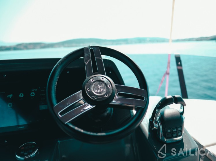 Bavaria R40 - Yacht Charter Sailica