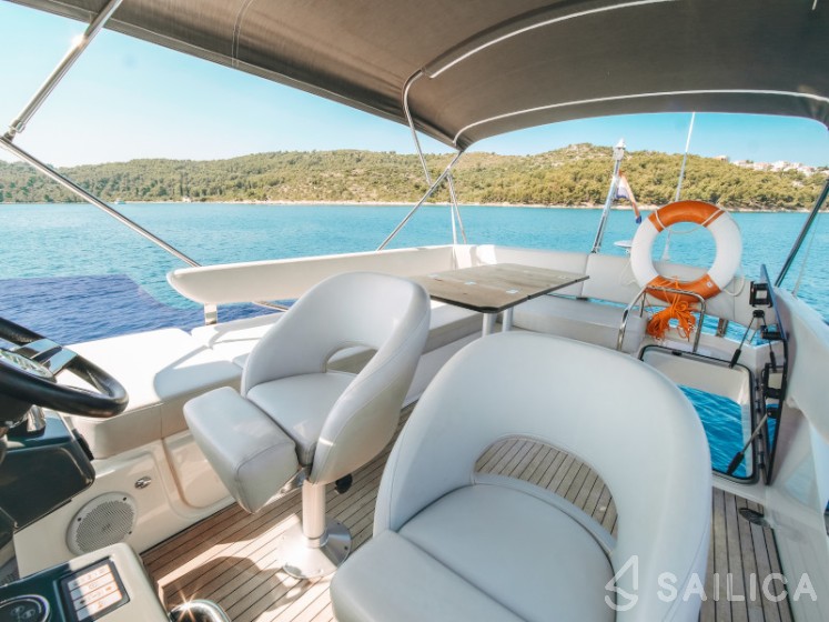 Bavaria R40 - Yacht Charter Sailica