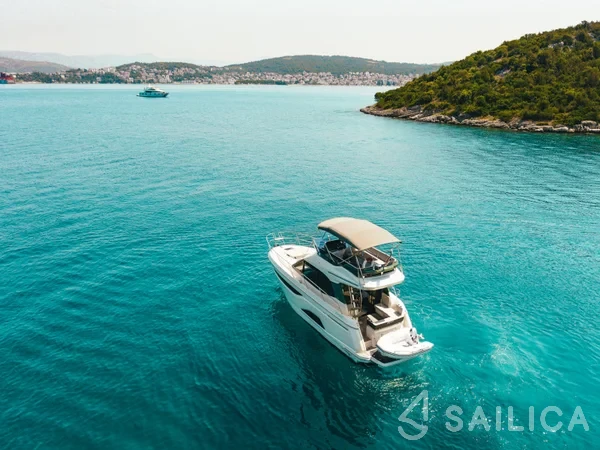 Bavaria R40 - Yacht Charter Sailica