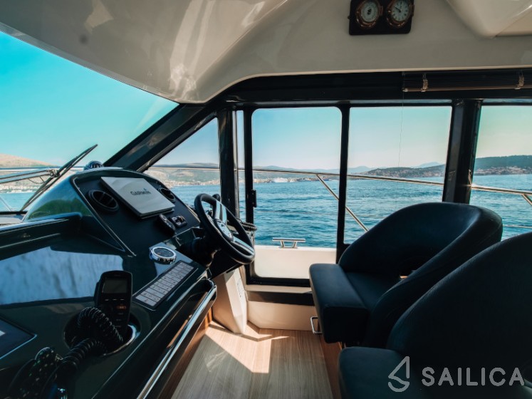 Bavaria R40 - Yacht Charter Sailica