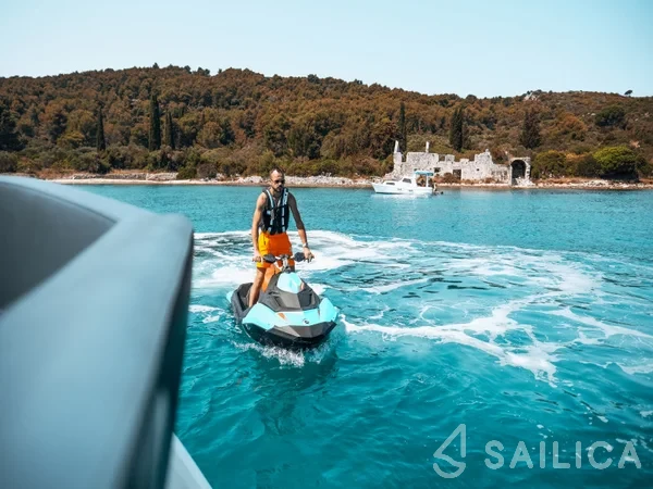 Bavaria R40 - Yacht Charter Sailica