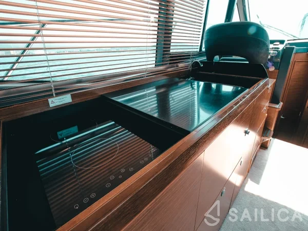 Bavaria R40 - Yacht Charter Sailica