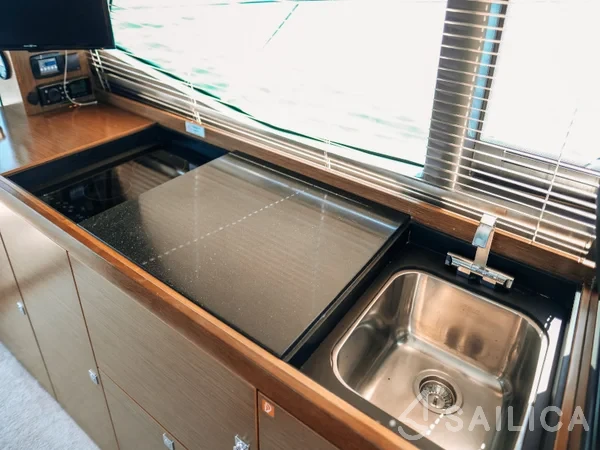 Bavaria R40 - Yacht Charter Sailica
