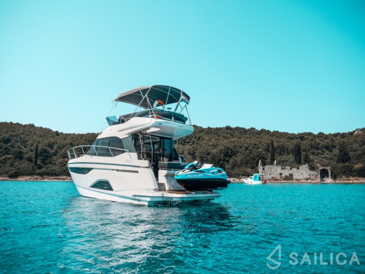 Bavaria R40 - Yacht Charter Sailica