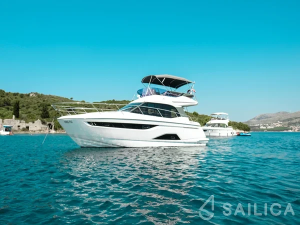 Bavaria R40 - Yacht Charter Sailica