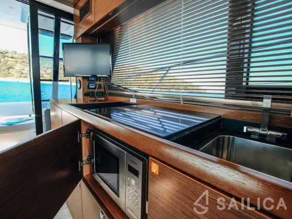 Bavaria R40 - Yacht Charter Sailica