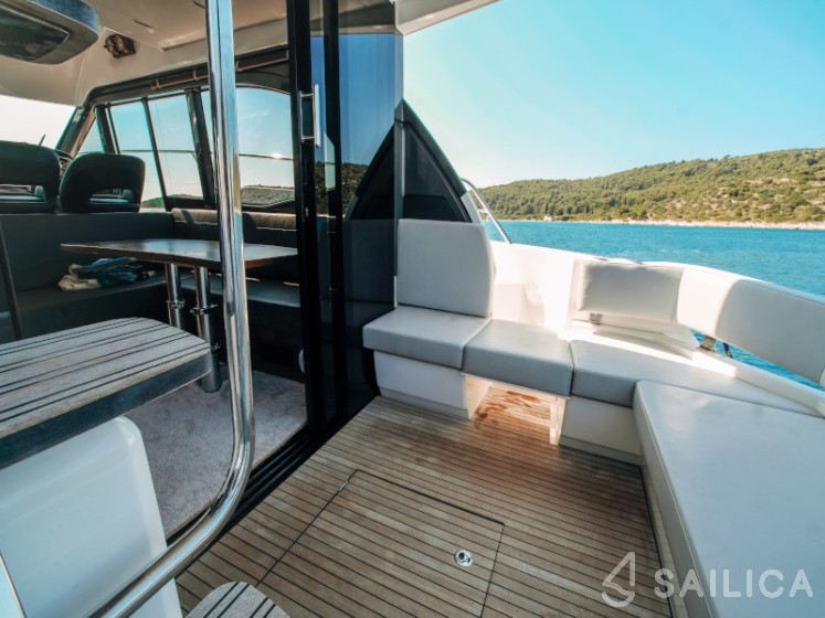 Bavaria R40 - Yacht Charter Sailica
