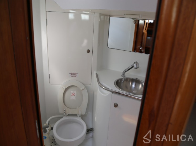 Sun Odyssey 45.2 - Yacht Charter Sailica