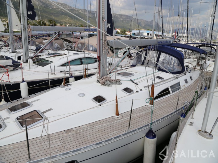 Sun Odyssey 45.2 - Yacht Charter Sailica