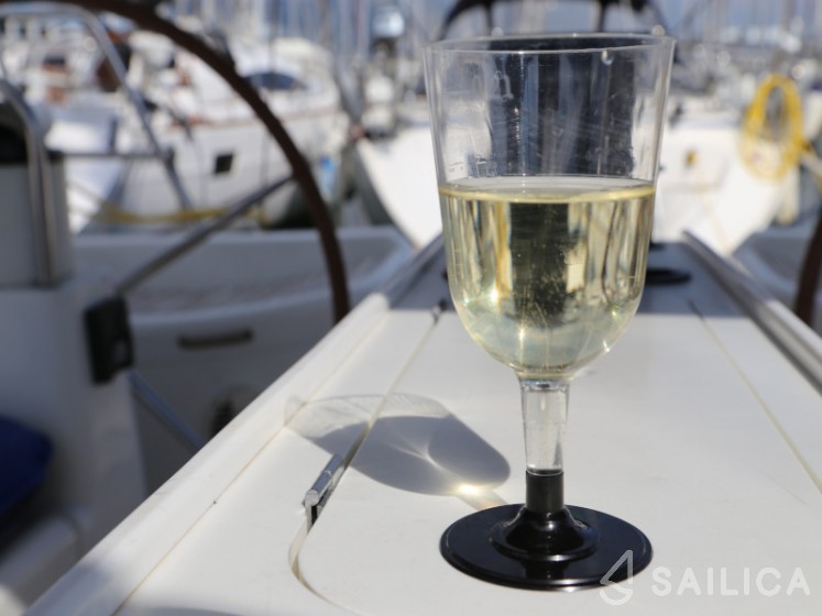 Sun Odyssey 45.2 - Yacht Charter Sailica