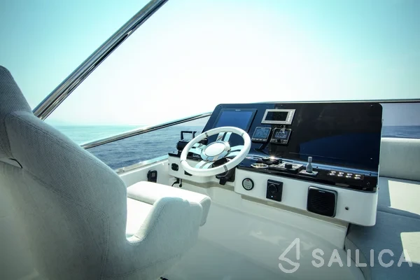 Azimut 55 - Yacht Charter Sailica