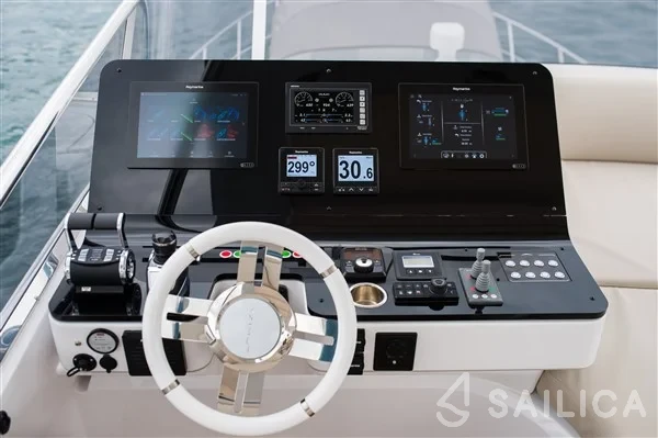 Azimut 55 - Yacht Charter Sailica
