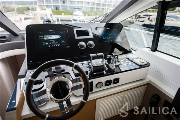 Azimut 55 - Yacht Charter Sailica