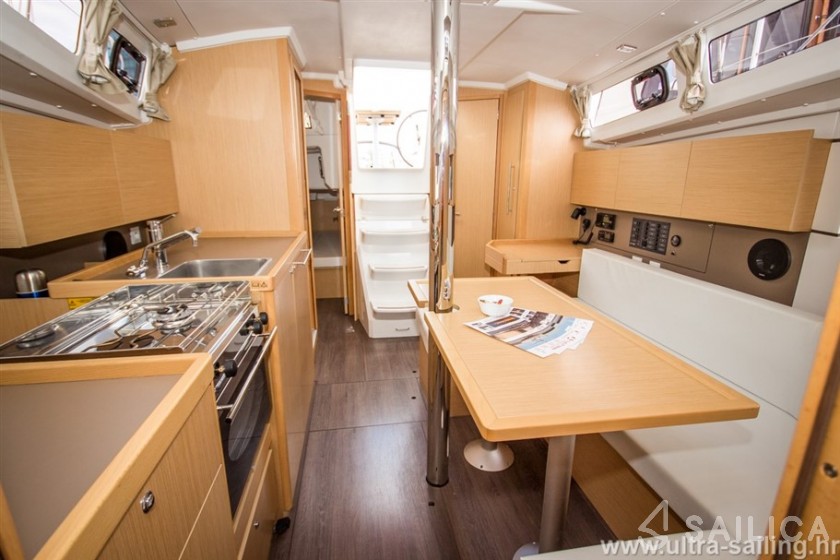 Oceanis 35 - Yacht Charter Sailica