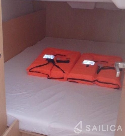 Oceanis 35 - Yacht Charter Sailica